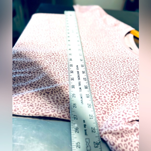 Mondetta Leopard Pullover Printed Sweatshirt Lightweight Top Lilac Pink SML NWT - Picture 14 of 16